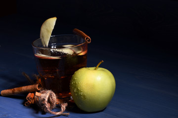Glass of juice, apple and cinnamon © be free