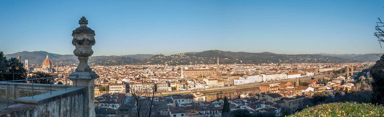 Fototapeta na wymiar Panorama de la ville de Florence en Italie vu du jardin Bardini