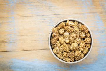 sun-dried white mulberry berries