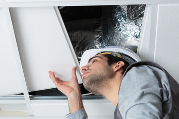 peeping to the ceiling