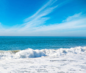 Fototapeta na wymiar Waves in Pacific Beach