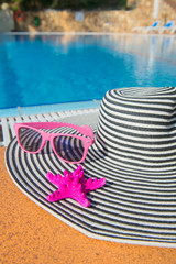 Fototapeta na wymiar Summer hat at the swimming pool