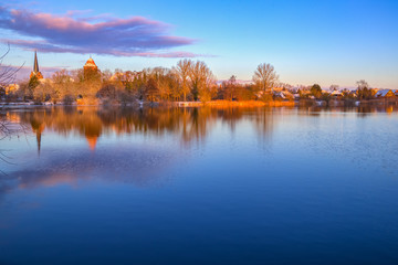 Blauer See HDR / Der Thielenburger See in Dannenberg (Landkreis Lüchow-Dannenberg, Niedersachsen, Deutschland). Aufgenommen am 5. Januar 2017.