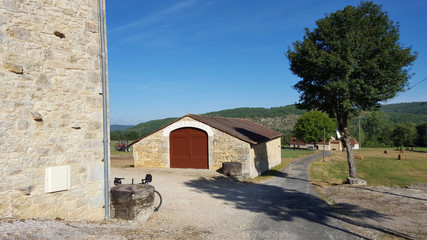 Lot, la grange au bout du chemin