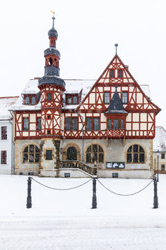 historisches Rathaus Harzgerode im Winter