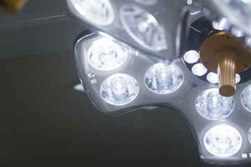 Operating room surgery light