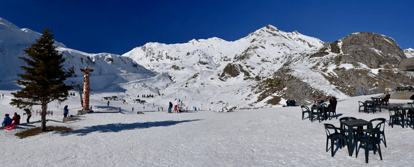 Panorama of Gavarnie-Gedre ski resort seen from picnic area