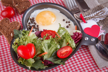scrambled eggs with green salad
