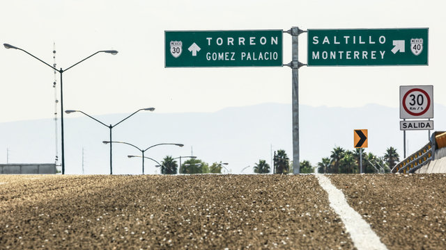 Contrapicada de letreros de carretera de Coahuila/ Counterpoint of road signs of Coahuila