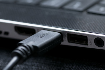 usb3 ports and cable on a laptop