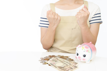 ガッツポーズの女性