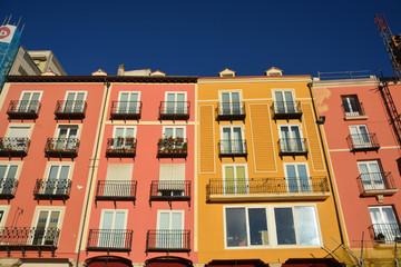 fachada de colores en el centro de Burgos