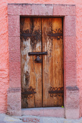 puerta de madera