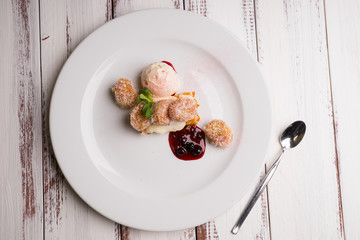 shortcrust pastry with ginger bananas in honey and coconut