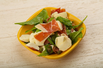 Salad with proscuitto, mozzarella