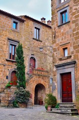 Fototapeta na wymiar tipico villaggio medievale di Civita di Bagnoregio in provincia di Viterbo, Italia