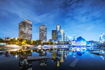 Keuken spatwand met foto modern office buildings near water at night in seoul © zhu difeng