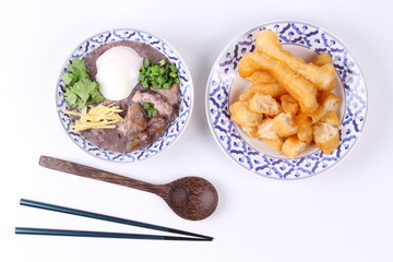 Red brown rice , porridge with mined pork and chicken lever .