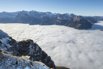 Nebelmeer über der Gegend des Vierwaldstättersees, aus der Sicht des Fronalpstocks, Schwyz,...