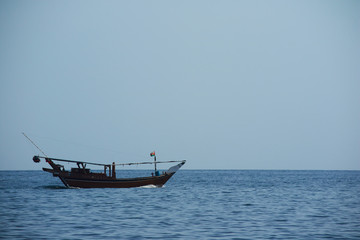 Obraz premium Oman boat in the sea Mountain