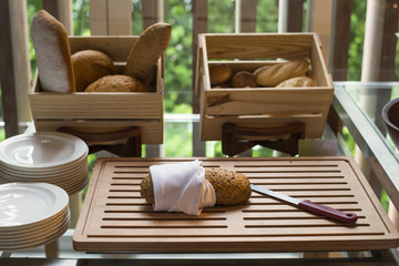 Fototapeta na wymiar Bread loaf on a cutting board in a buffet restaurant