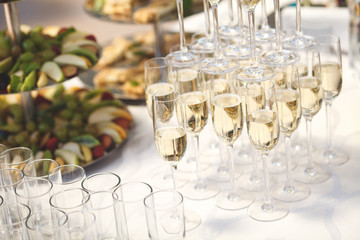 Buffet reception fruit wines champagne