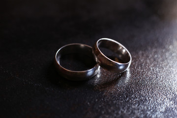 Obraz na płótnie Canvas two classical simple wedding rings