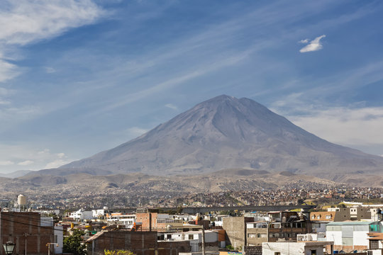 Peru, Arequipa, view from Mirador de Yanahuara to volcano Misti