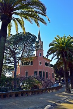Construido entre 1900 y 1914, fue inaugurado como parque p&uacute;blico en 1926. En 1984 la Unesco incluy&oacute; al parque G&uuml;ell dentro del Lugar Patrimonio de la Humanidad