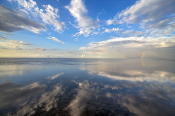 Fototapeta na wymiar Wolkenspiele über der Nordsee