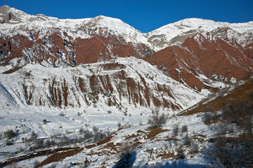 Fototapeta na wymiar Mountain landscape in the valley of Sarikhosor after the snowfal