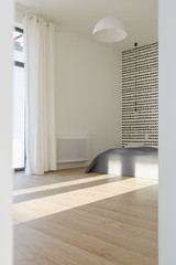 Spacious rom with wooden parquet