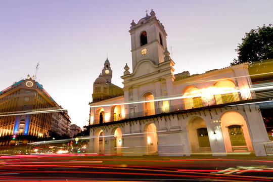 Night automobile traffic front of the Cabildo of Buenos Aires, n