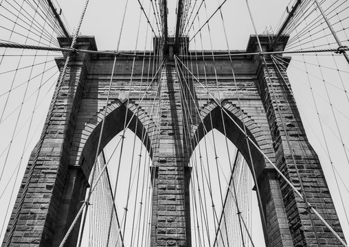 Fototapeta Brooklyn Bridge pylon close up in black and white