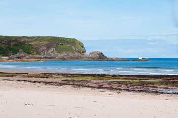 Fototapeta na wymiar The rugged coastline on Cullen beach in Morayshiire in Scotland