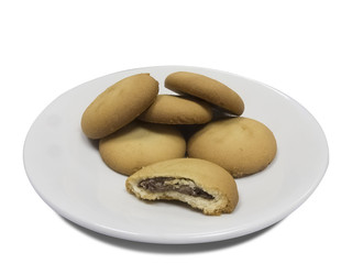 Cookies with chocolate filling on a saucer.