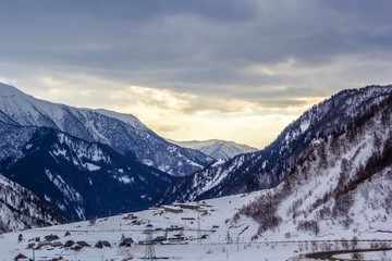 Горный пейзаж, снежные склоны