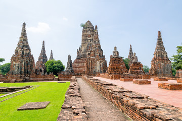 Obraz premium Wat Chaiwatthanaram is ancient buddhist temple, famous and major tourist attraction religious of Ayutthaya Historical Park in Phra Nakhon Si Ayutthaya Province, Thailand 