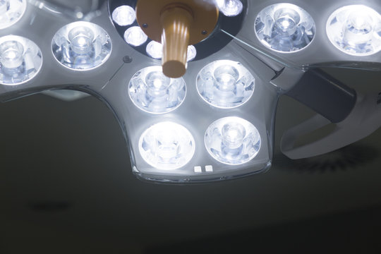 Operating room surgery light