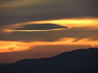 Fototapeta na wymiar Sun reflecting off of sky during a sunrise