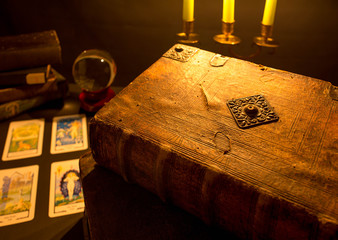 Alte Bücher des Schamanismus