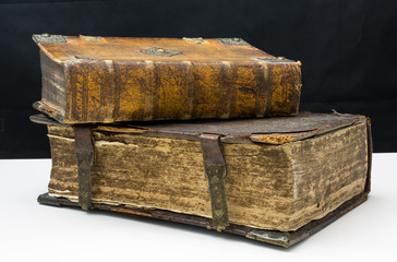 Alte Bücher des Schamanismus