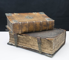 Alte Bücher des Schamanismus