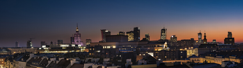 Fototapeta premium Panorama śródmieścia Warszawy o zachodzie słońca