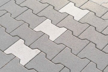 Verbundsteinpflaster mit grauen und weißen Betonsteinen, Betonprodukte, Pflasterarbeiten, großflächig, robust, praktisch und preiswert - 133258508