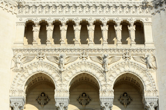 Les huit anges cariatides. Basilique Notre-Dame de Fourvi&egrave;re. Lyon. / The eight caryatid angels. Basilica of Notre-Dame de Fourvi&egrave;re. Lyon.