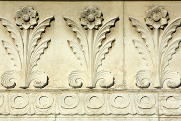 Bas-reliefs. Basilique Notre-Dame de Fourvière. Lyon. / Reliefs. Basilica of Notre-Dame de Fourvière. Lyon.