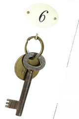 Hotelzimmerschlüssel am Schlüsselbrett