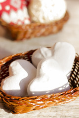 Gingerbread in the form of hearts in a wooden basket
