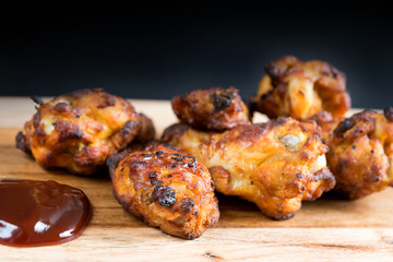 fried chicken wings with sauce